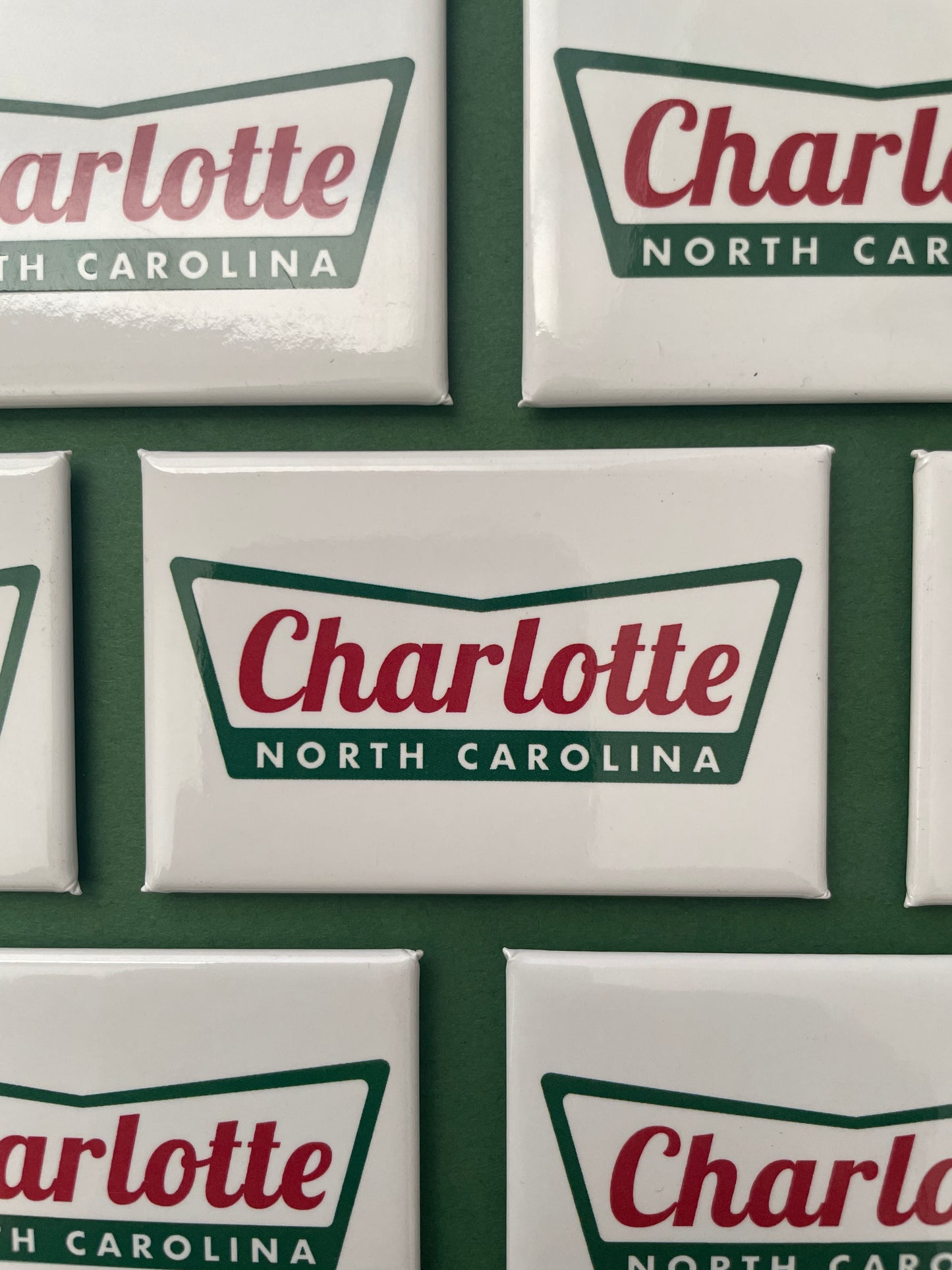 Charlotte Magnet - Donut